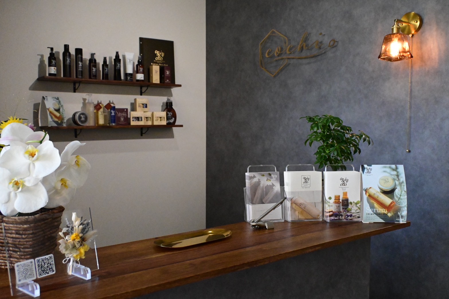 cochi Hair&Spa 内観・受付カウンター