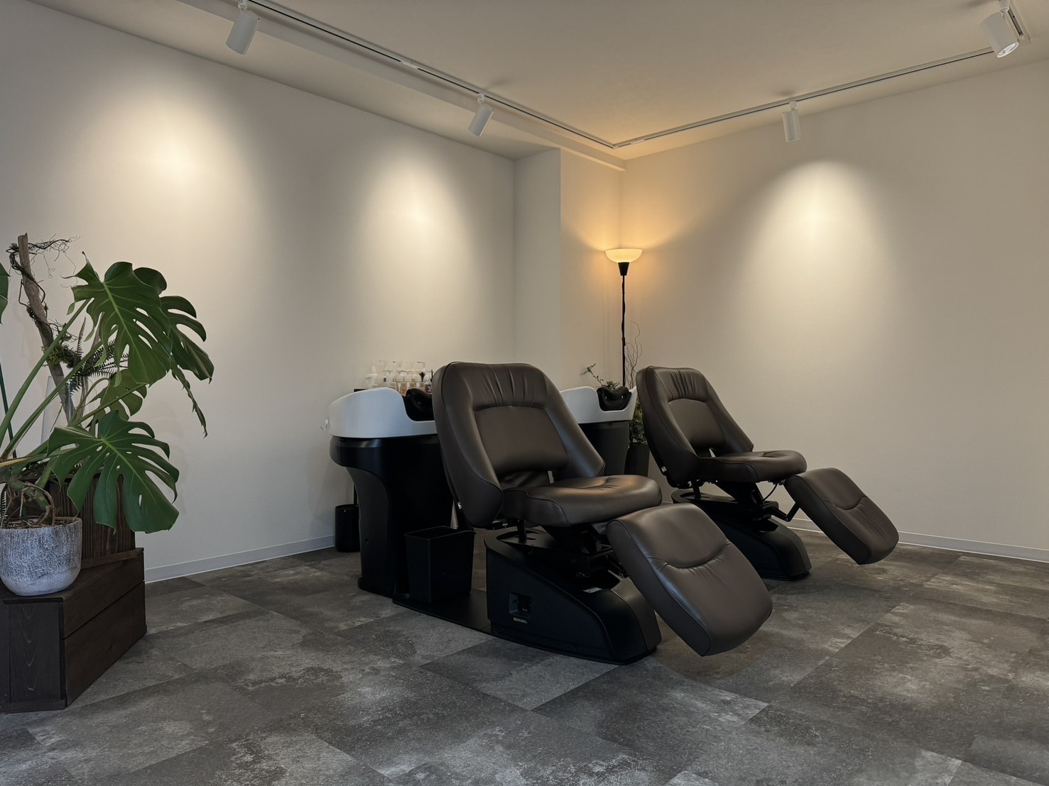 cochi Hair&Spa の半個室ヘッドスパ専用ルーム｜マンツーマン施術